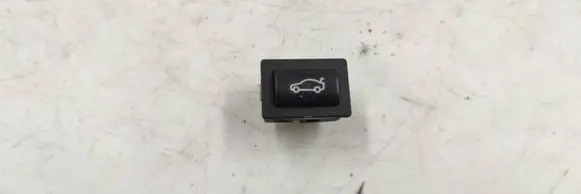 Tailgate opening switch
