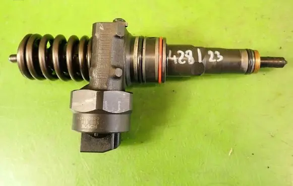 Audi A4 S4 B5 8D Fuel injector