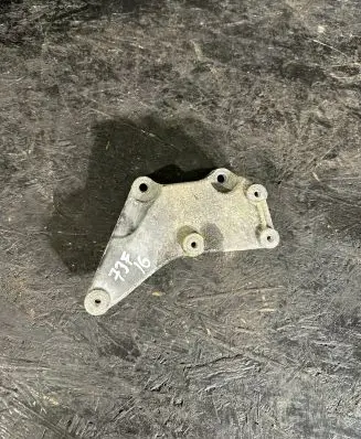 Mercedes-Benz E W212 Engine mounting bracket A6510940039