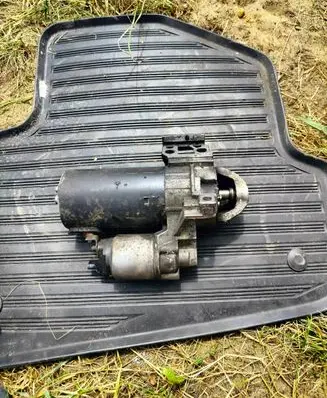 BMW 5 F10 F11 Starter motor 8574102 0001148509
