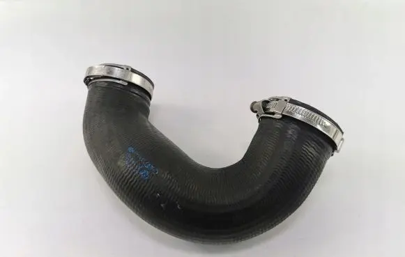 Audi Q7 4L Intercooler hose/pipe 7L6145972E