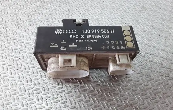 Volkswagen Golf IV Coolant fan relay 1H0919506H