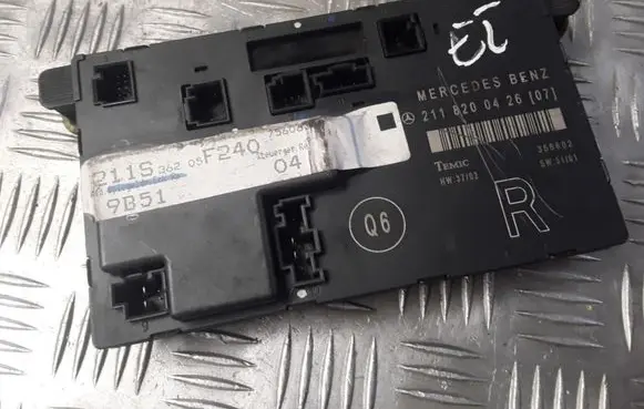 Mercedes-Benz E W211 Door control unit/module 2118200426 211820042607