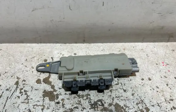 Mercedes-Benz E W211 Aerial antenna amplifier 921869001 A2118203089 41014597000231