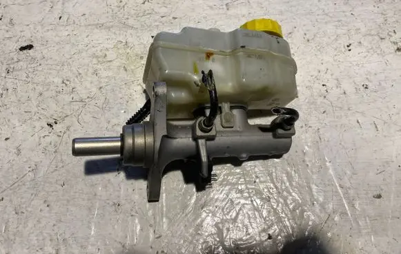 Master brake cylinder
