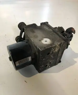 Volkswagen PASSAT B6 ABS Pump 3C0614109T 16705910 1670571