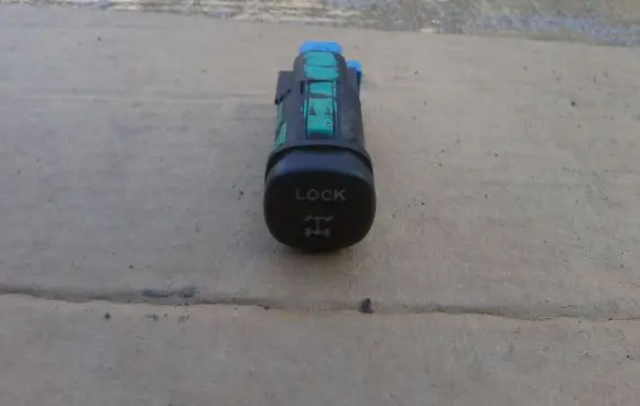 Ford Maverick Differential lock switch 