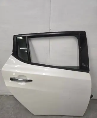 Nissan Leaf II (ZE1) Rear door 