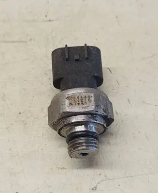 Toyota Avensis T250 Oil pressure sensor 89448