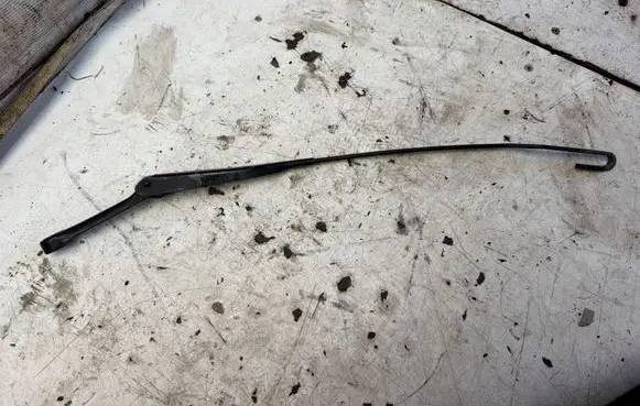 Audi A4 S4 B5 8D Front wiper blade arm 183311