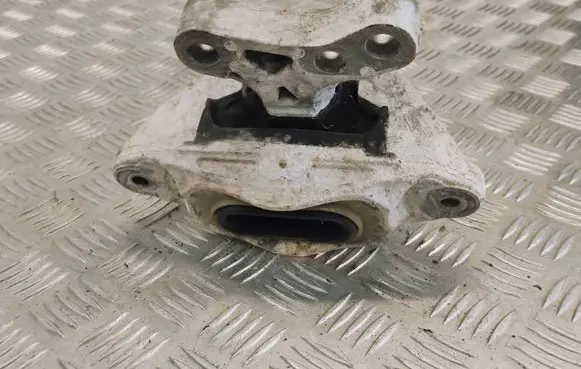 Opel Zafira C Engine mount bracket 13248544