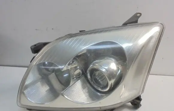Toyota Avensis Verso Headlight/headlamp 20A370