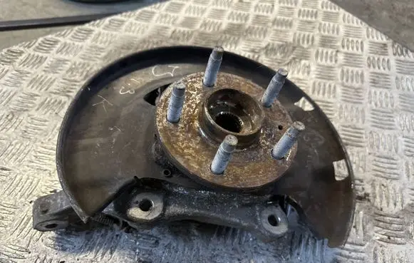 Opel Astra J Front wheel hub