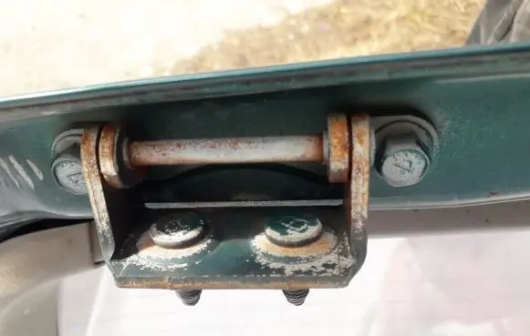 Subaru Forester SF Tailgate/trunk/boot hinge