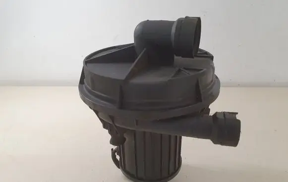 Volkswagen Touran I Secondary air pump 06A131333C 06A959253B