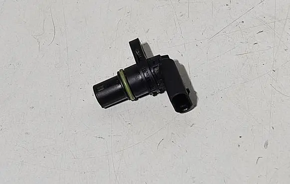 Volkswagen Jetta VI Camshaft position sensor 04C907601A