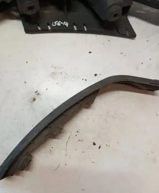 Rear bumper mounting bracket