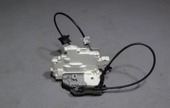 Porsche Panamera (970) Front door lock 8J1837016A
