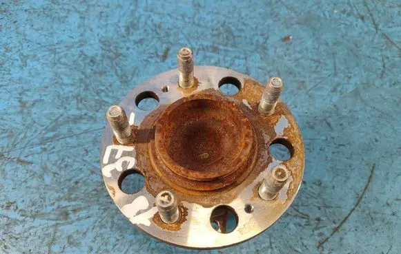 Hyundai Sonata Rear wheel bearing hub 527303S200