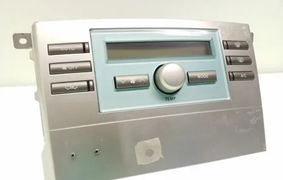 Toyota Corolla Verso E121 Climate control unit 559000F030