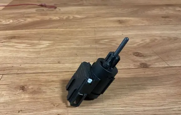 Audi A4 S4 B7 8E 8H Brake pedal sensor switch 3B0945511C 19322010 00839