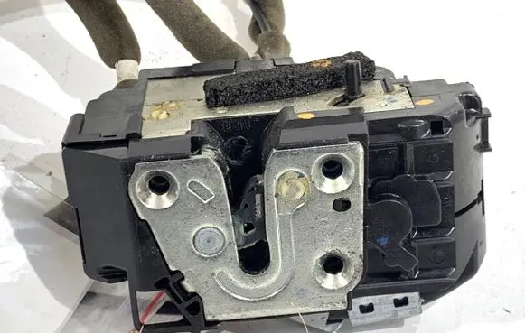 Nissan Qashqai Rear door lock 