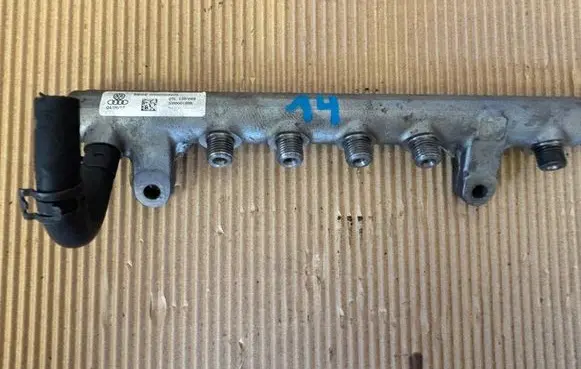 Volkswagen Transporter - Caravelle T5 Fuel main line pipe 03L130089 300001009