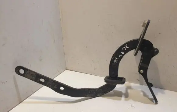Volvo XC70 Tailgate/trunk/boot hinge 8643157