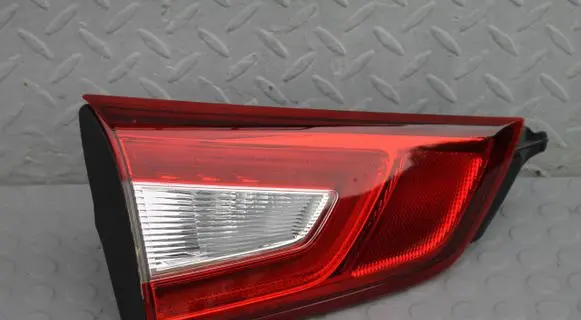 Tailgate rear/tail lights