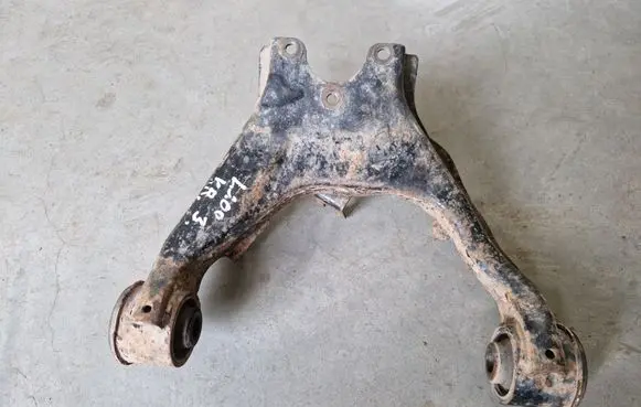 Mitsubishi L200 Front control arm