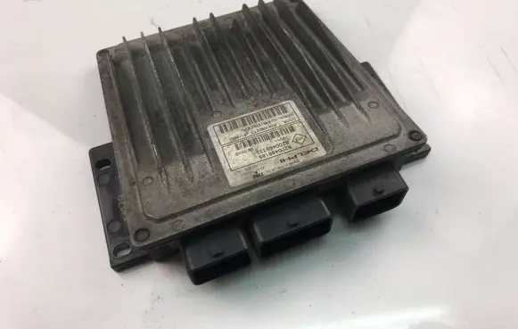 Renault Kangoo I Engine control unit/module 8200498185