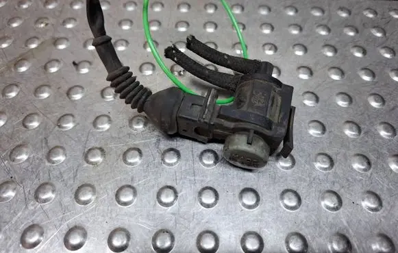 Volkswagen Golf IV Turbo solenoid valve S27705832 1J0906283A