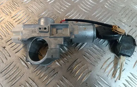 Nissan X-Trail T30 Ignition lock 5WK48042A G21024A D664