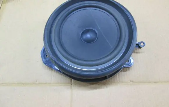 Audi A4 S4 B6 8E 8H Front door speaker 8E0035411 8F0035411