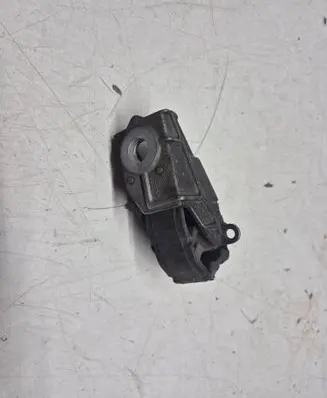 Audi A8 S8 D4 4H Muffler mount bracket/holder 8K0253144M