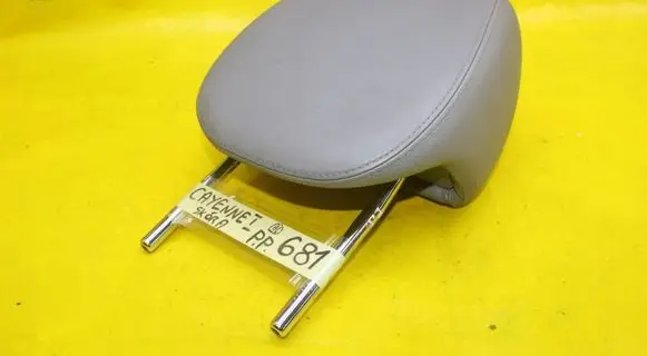 Porsche Cayenne (9PA) Front seat headrest 681
