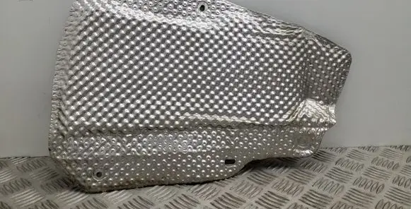 Volkswagen Touareg II Heat shield in engine bay 7P6825616