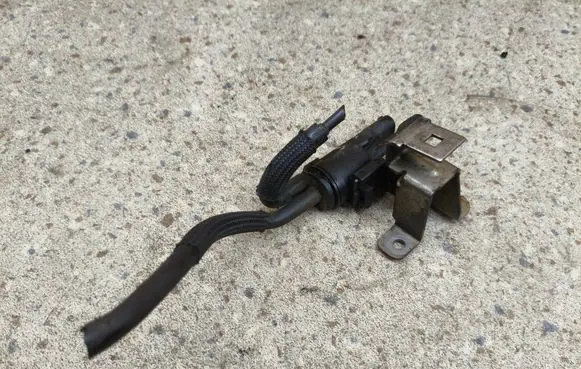 Mercedes-Benz C W205 Turbo solenoid valve 0025407097 48B43625002 48343605002
