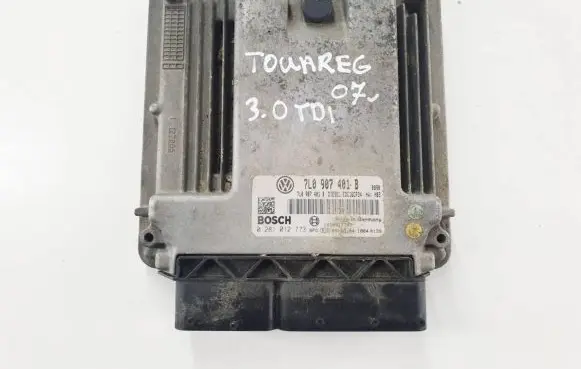 Volkswagen Touareg I Engine control unit/module 7L0907401B 0281012773