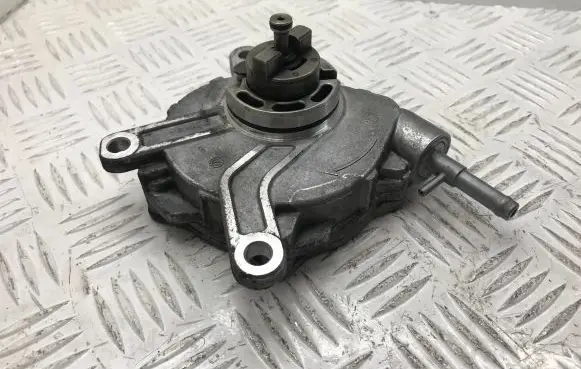 Toyota Avensis T270 Vacuum pump 293000W030 10110845
