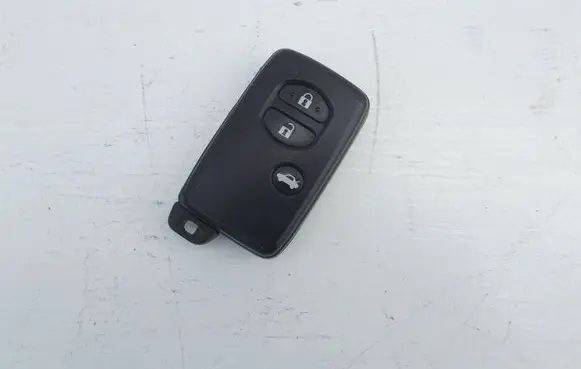 Toyota Avensis T270 Ignition key/card B75EA