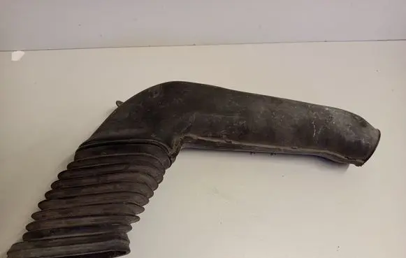 Audi V8 Air intake hose/pipe 077133853C