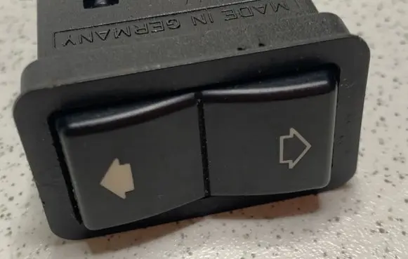 BMW 5 E39 Electric window control switch 8368974