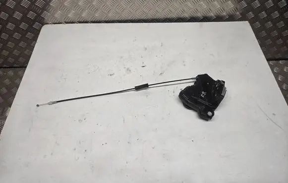 Toyota RAV 4 (XA40) Front door lock