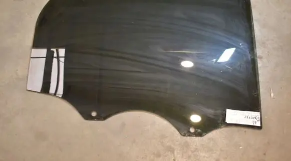 Porsche Cayenne (9Y0 9Y3) Rear vent window glass 9Y3845026A 9Y3845026F 5555565