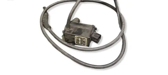 Hyundai Santa Fe Windscreen/windshield washer pump 985103E000
