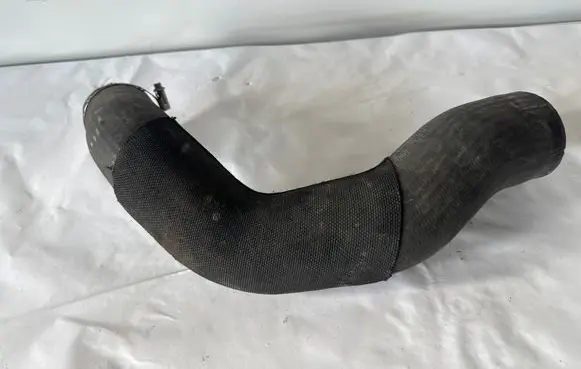 Audi Q7 4M Intercooler pipe mounting bracket 4M01455737m
