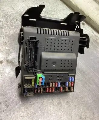 Volvo V70 Fuse module 30682981 12216069 639858L