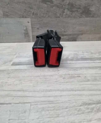 Middle seatbelt buckle (rear)