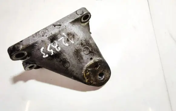 Lexus LS 460 - 600H Engine mounting bracket
